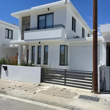 Lamias For A Relaxing Time * Livadhia