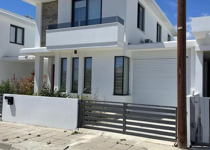 Lamias For A Relaxing Time * Livadhia